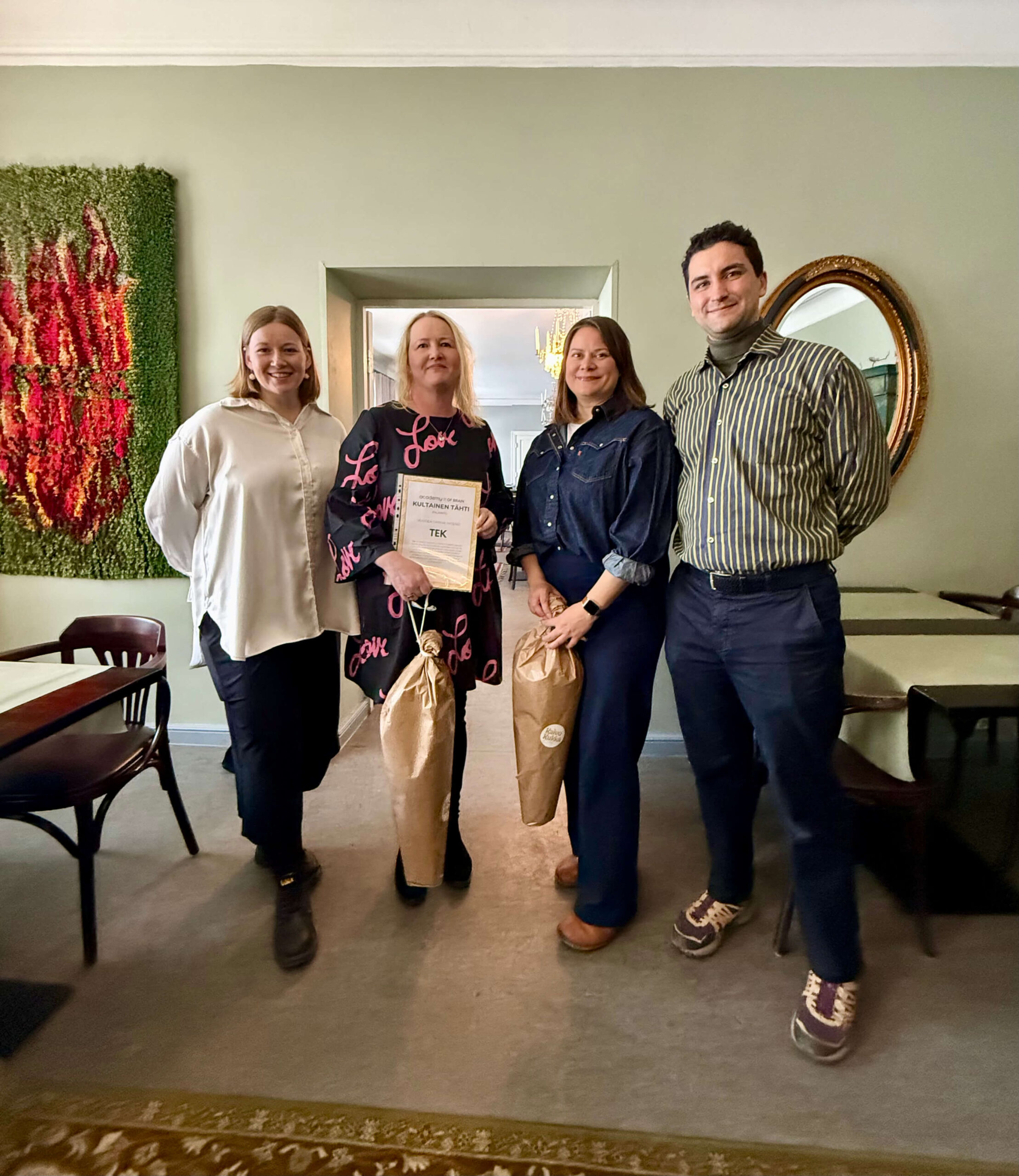 TEK palkittiin huikeasta työelämätaitojen yhteisöllisestä oppimisesta
